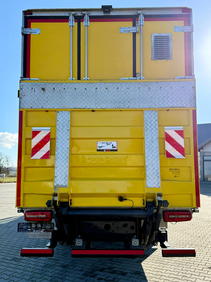 MAN 18.320 / IZOTERMA / GRZANA / WINDA / 20 EUROPALET / AUTOMAT / 170 TYŚ KM / 2021 R / SYPIALKA / CAŁY NA PODUSZKACH / SPROWADZONY / JAK NOWY - Camión isotérmico: foto 5 MAN 18.320 / IZOTERMA / GRZANA / WINDA / 20 EUROPALET / AUTOMAT / 170 TYŚ KM / 2021 R / SYPIALKA / CAŁY NA PODUSZKACH / SPROWADZONY / JAK NOWY - Camión isotérmico: foto 5