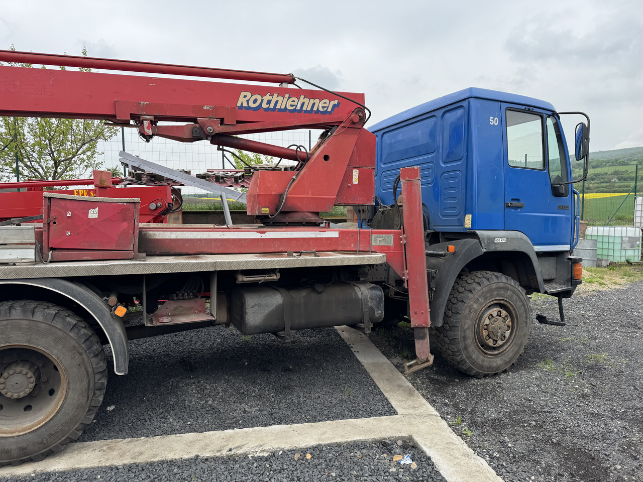 MAN 8-163 / 4X4 / PODNOŚNIK KOSZOWY / NISKI PRZEBIEG - Camión grúa: foto 3 MAN 8-163 / 4X4 / PODNOŚNIK KOSZOWY / NISKI PRZEBIEG - Camión grúa: foto 3
