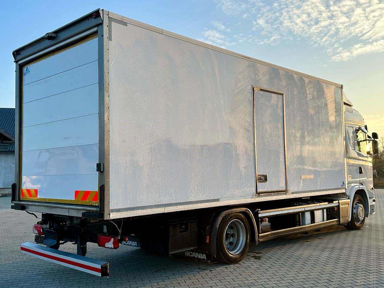 SCANIA G360 / IZOTERMA / 6.8 M DŁUGOŚCI / AUTOMAT / CAŁA NA PODUSZKACH / KLIMA POSTOJOWA / ELEKTRYCZNA ROLETA TYŁ / SYPIALKA - Camión isotérmico: foto 3 SCANIA G360 / IZOTERMA / 6.8 M DŁUGOŚCI / AUTOMAT / CAŁA NA PODUSZKACH / KLIMA POSTOJOWA / ELEKTRYCZNA ROLETA TYŁ / SYPIALKA - Camión isotérmico: foto 3