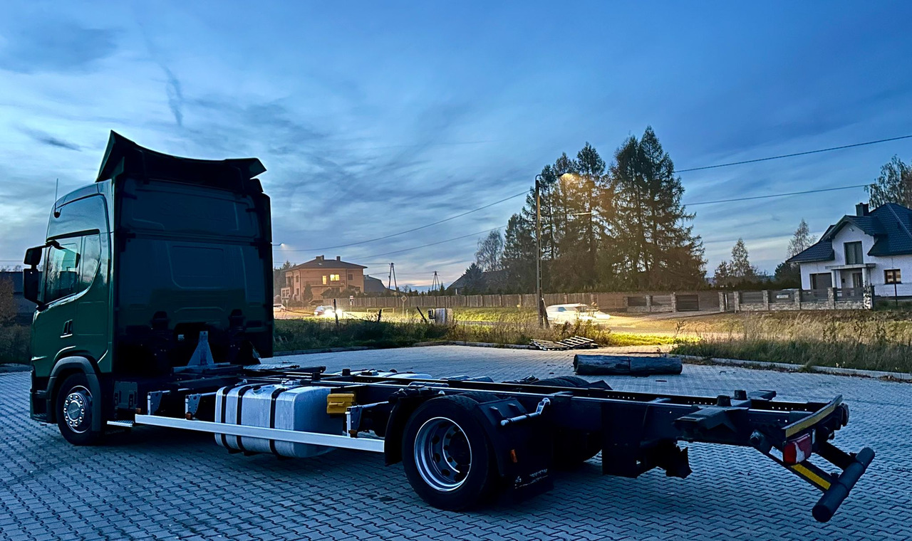 SCANIA G450 / RAMA DO ZABUDOWY / ROZSTAW 5.75 / AUTOMAT / SYPIALKA - Camión chasis: foto 3 SCANIA G450 / RAMA DO ZABUDOWY / ROZSTAW 5.75 / AUTOMAT / SYPIALKA - Camión chasis: foto 3