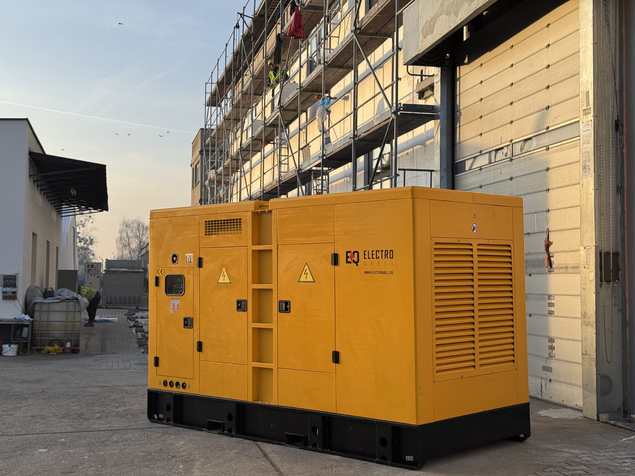 IVECO 250 kVA / 200 kW IN STOCK - Generador industriale: foto 1 IVECO 250 kVA / 200 kW IN STOCK - Generador industriale: foto 1
