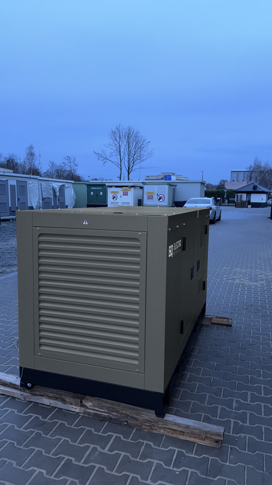 IVECO 30 kVA / 24 kW - Generador industriale: foto 3 IVECO 30 kVA / 24 kW - Generador industriale: foto 3