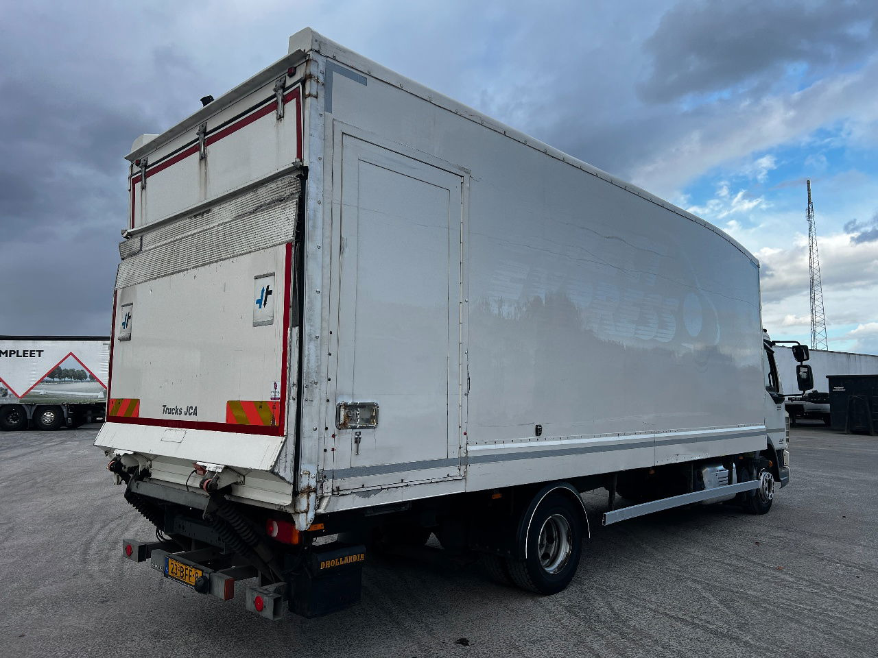 DAF LF 210 Euro 6, 12Ton - Camión caja cerrada: foto 3 DAF LF 210 Euro 6, 12Ton - Camión caja cerrada: foto 3