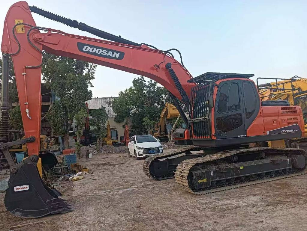Doosan DX 225 LC - Excavadora de cadenas: foto 1 Doosan DX 225 LC - Excavadora de cadenas: foto 1