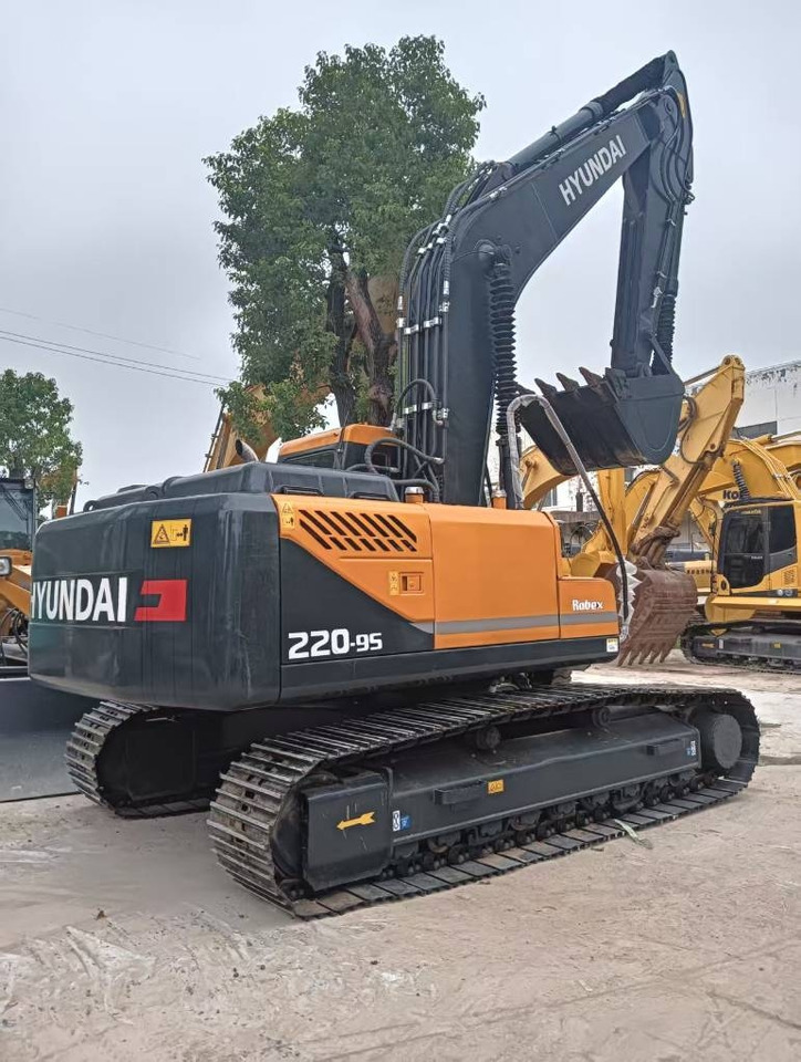 Hyundai 220LC -9S - Excavadora de cadenas: foto 1 Hyundai 220LC -9S - Excavadora de cadenas: foto 1