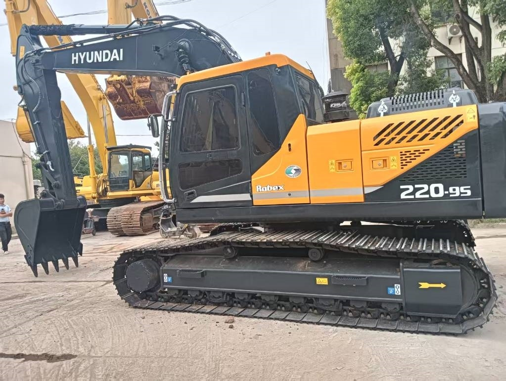 Hyundai 220LC -9S - Excavadora de cadenas: foto 4 Hyundai 220LC -9S - Excavadora de cadenas: foto 4