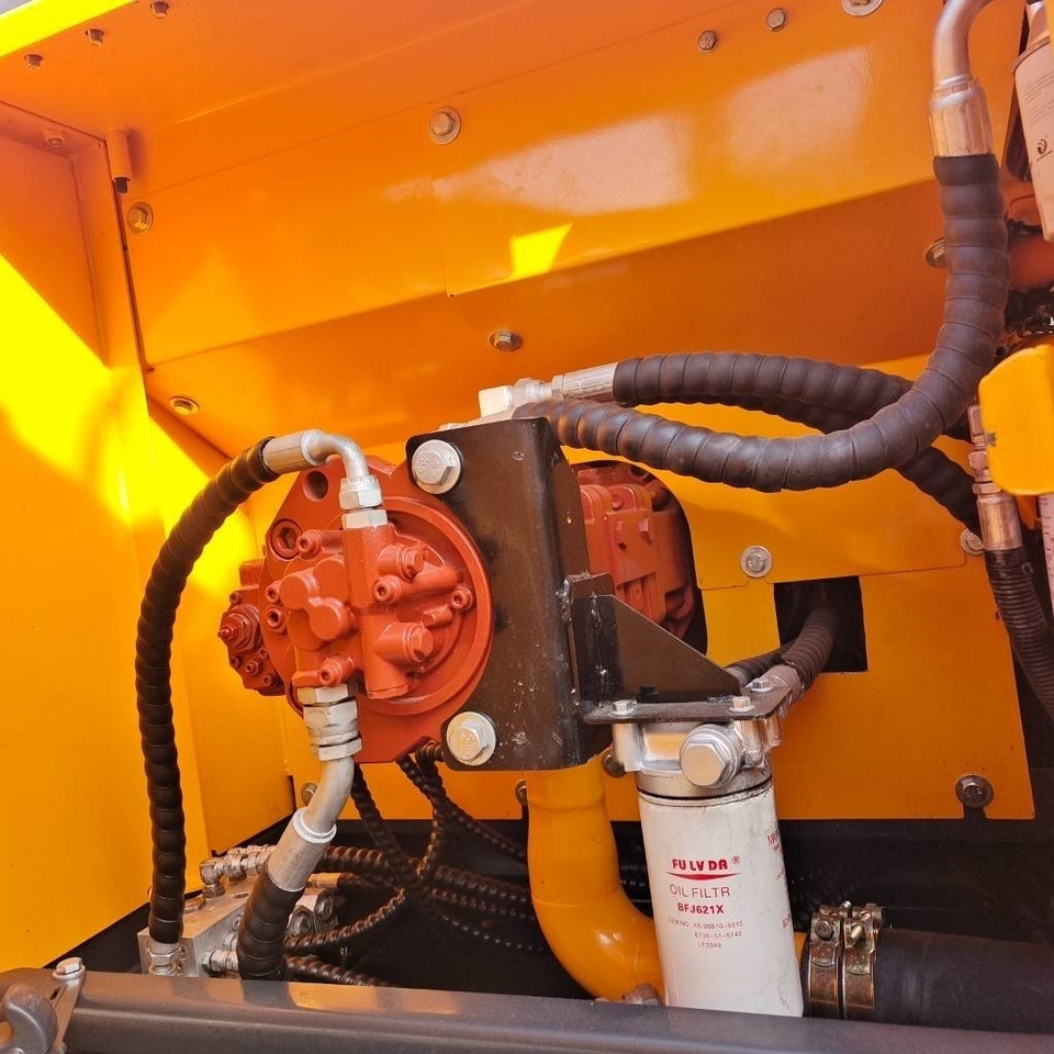 Hyundai 220LC-9T - Excavadora de cadenas: foto 4 Hyundai 220LC-9T - Excavadora de cadenas: foto 4