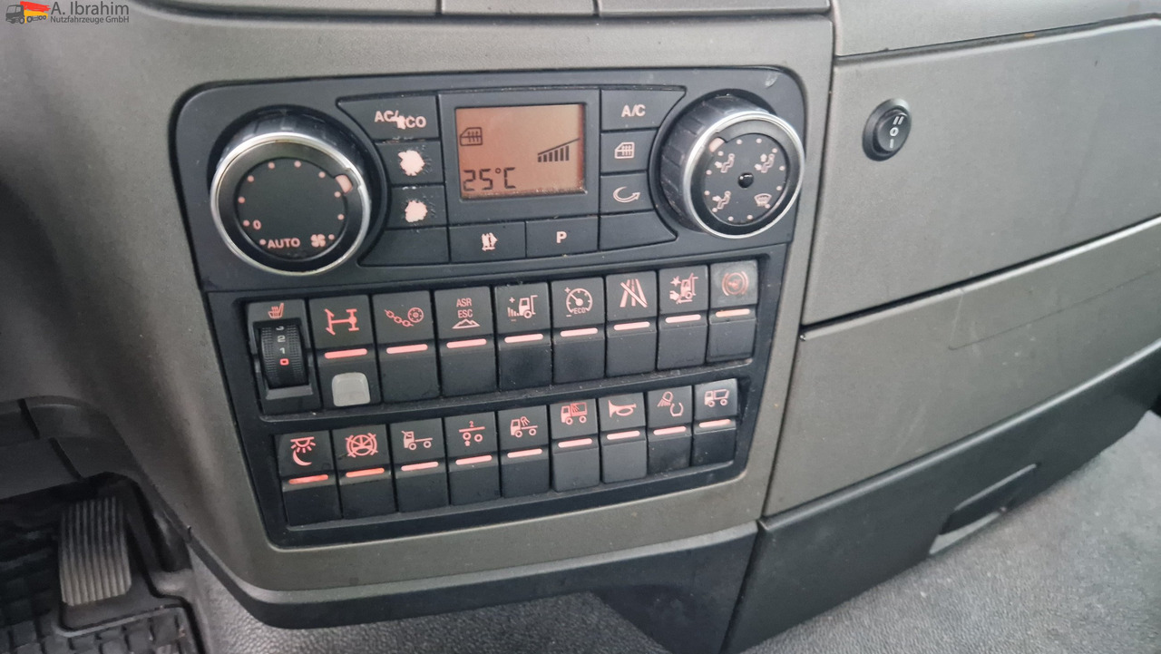 MAN 18.400 TGX Flachdach Retarder, Klima, 1 Bett, Kühlschrank - Cabeza tractora: foto 4 MAN 18.400 TGX Flachdach Retarder, Klima, 1 Bett, Kühlschrank - Cabeza tractora: foto 4