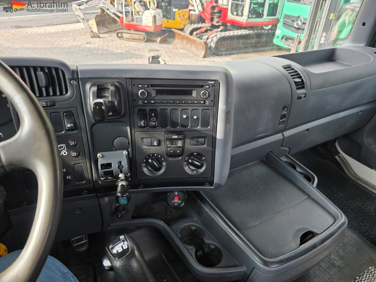 Scania R560 | 6x4 | V8 | Blatt Blatt | Schaltgetriebe | Kipphydraulik | Klima | Trommelbremse| 3 Pedals - Cabeza tractora: foto 3 Scania R560 | 6x4 | V8 | Blatt Blatt | Schaltgetriebe | Kipphydraulik | Klima | Trommelbremse| 3 Pedals - Cabeza tractora: foto 3