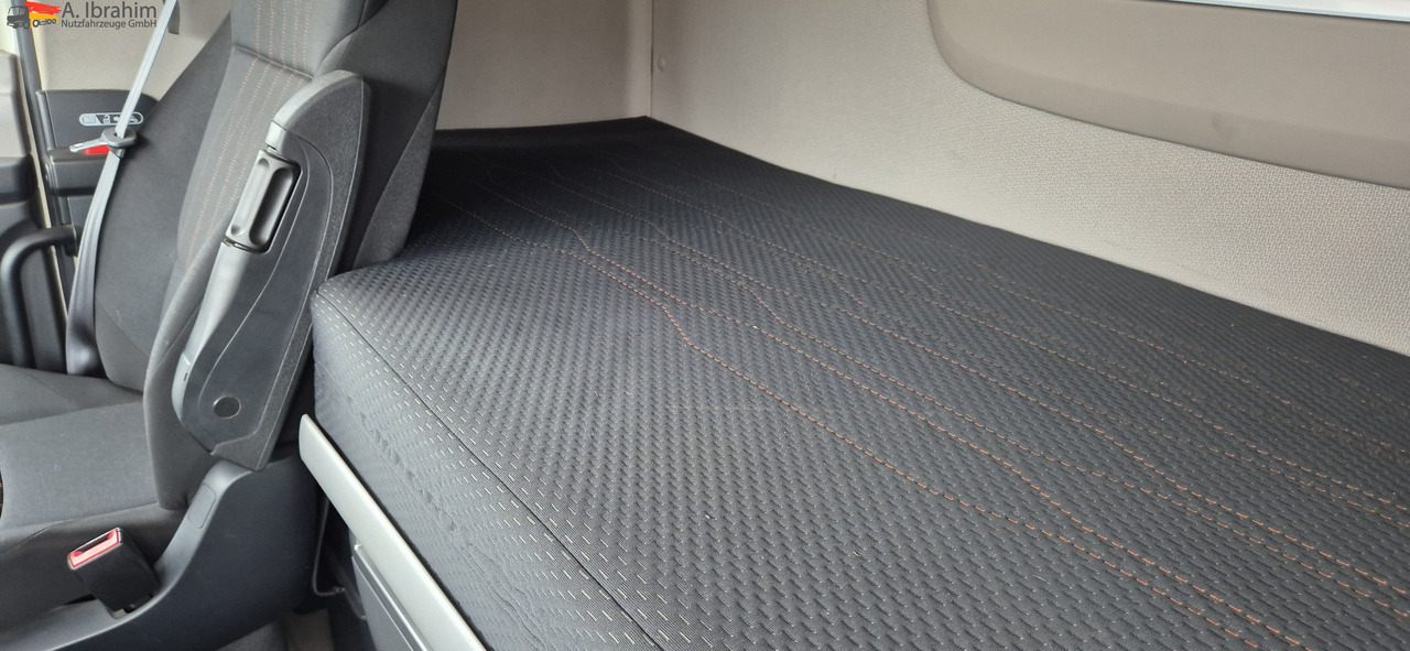 Daf XF 450 FAR Edscha Liftachse auch als Komplettzug !! - Camión lona: foto 3 Daf XF 450 FAR Edscha Liftachse auch als Komplettzug !! - Camión lona: foto 3