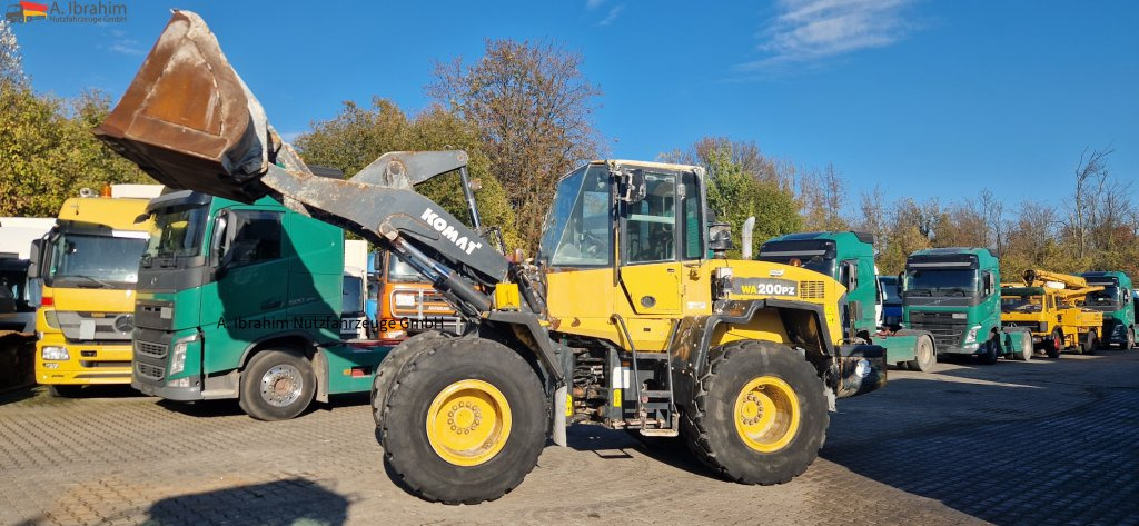 Komatsu WA 200 technisch ok. technische Wartung beim Komatsu Service - Cargadora de ruedas: foto 1 Komatsu WA 200 technisch ok. technische Wartung beim Komatsu Service - Cargadora de ruedas: foto 1