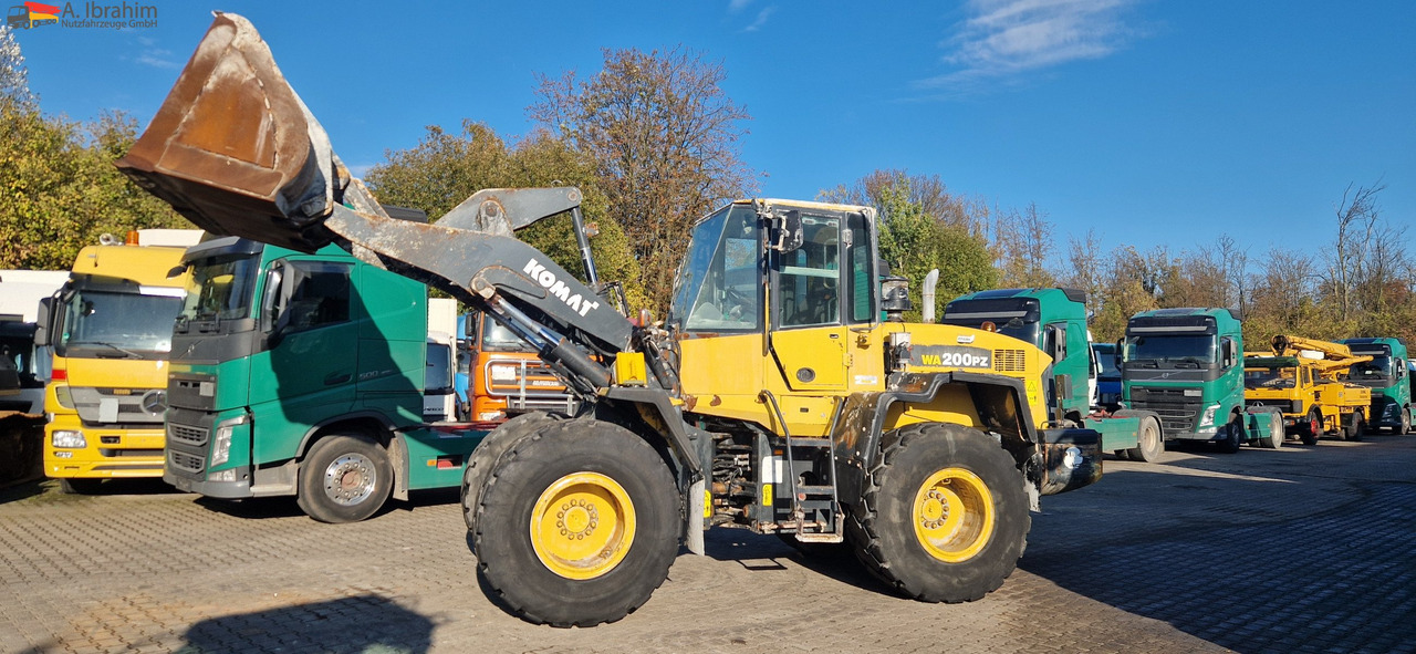 Komatsu WA 200 technisch ok. technische Wartung beim Komatsu Service - Cargadora de ruedas: foto 1 Komatsu WA 200 technisch ok. technische Wartung beim Komatsu Service - Cargadora de ruedas: foto 1