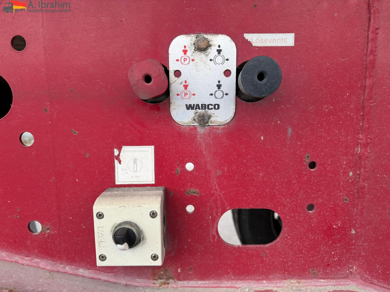 Langendorf SKS-HS 24/30 Hardox | Stahlmulde | 26m³ | Scheibenbremse | Lift-Achse - Semirremolque volquete: foto 4 Langendorf SKS-HS 24/30 Hardox | Stahlmulde | 26m³ | Scheibenbremse | Lift-Achse - Semirremolque volquete: foto 4