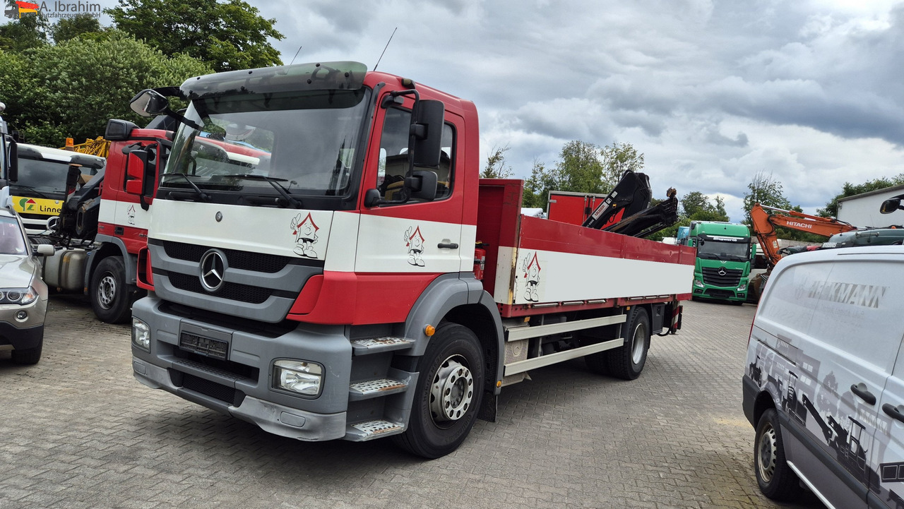 Mercedes-Benz 1829L mit Kran HIAB 111 Hiduo , Funk FB - Camión caja abierta, Camión grúa: foto 1 Mercedes-Benz 1829L mit Kran HIAB 111 Hiduo , Funk FB - Camión caja abierta, Camión grúa: foto 1