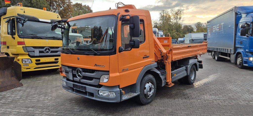Mercedes-Benz 818 Meiller Dreiseitenkipper mit Kran - Camión volquete, Camión grúa: foto 1 Mercedes-Benz 818 Meiller Dreiseitenkipper mit Kran - Camión volquete, Camión grúa: foto 1