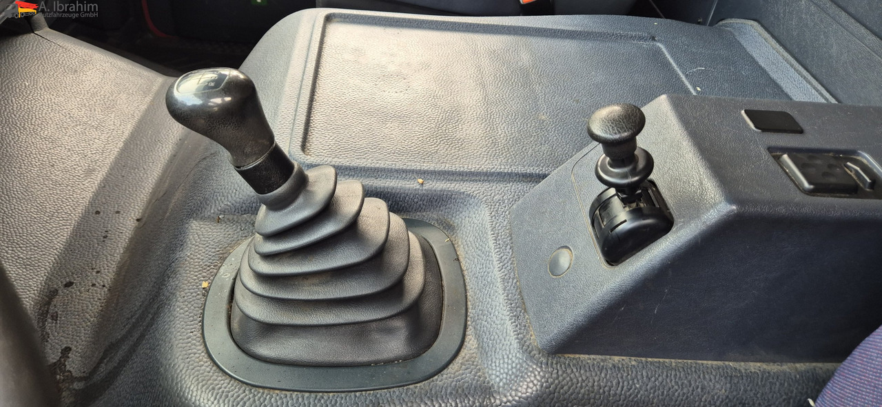 Mercedes-Benz 823 LBW | Radstand 4900 mm | 7.2 m Pritsche Klima | 3 Pedals - Furgoneta con lona: foto 3 Mercedes-Benz 823 LBW | Radstand 4900 mm | 7.2 m Pritsche Klima | 3 Pedals - Furgoneta con lona: foto 3