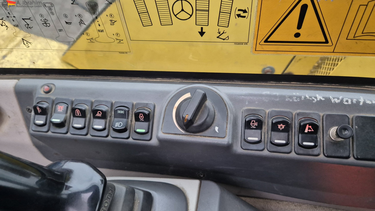New Holland MH 2.6 Zustand gut, deutsche Maschine incl. Greifer und Dreservo - Excavadora de ruedas: foto 2 New Holland MH 2.6 Zustand gut, deutsche Maschine incl. Greifer und Dreservo - Excavadora de ruedas: foto 2