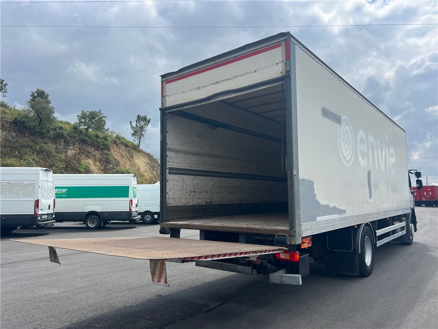 Renault D 19 - Camión caja cerrada: foto 5 Renault D 19 - Camión caja cerrada: foto 5