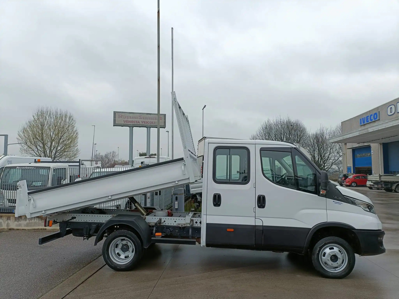 IVECO DAILY 35C14 DOPPIA CABINA RIBALTABILE 2.3 - Furgoneta basculante: foto 3 IVECO DAILY 35C14 DOPPIA CABINA RIBALTABILE 2.3 - Furgoneta basculante: foto 3