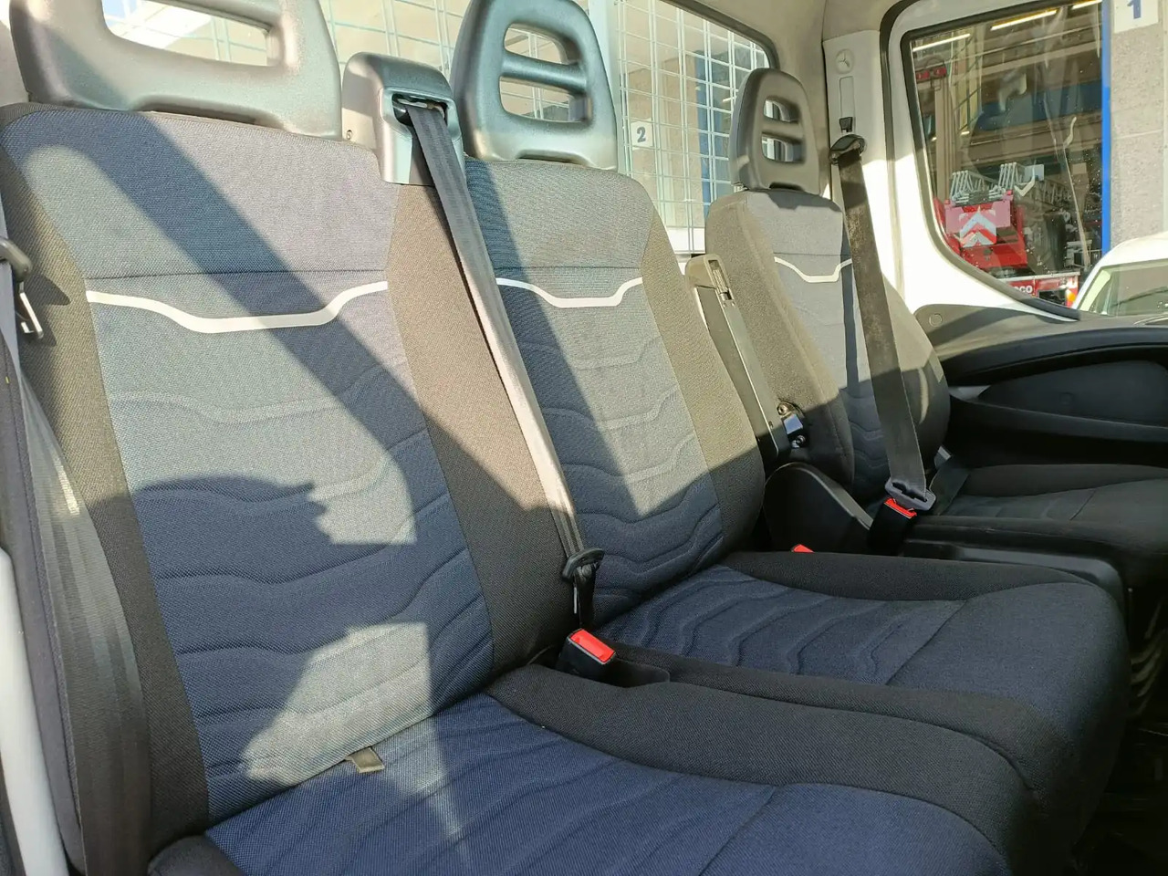 Furgoneta basculante IVECO DAILY 35C14: foto 9