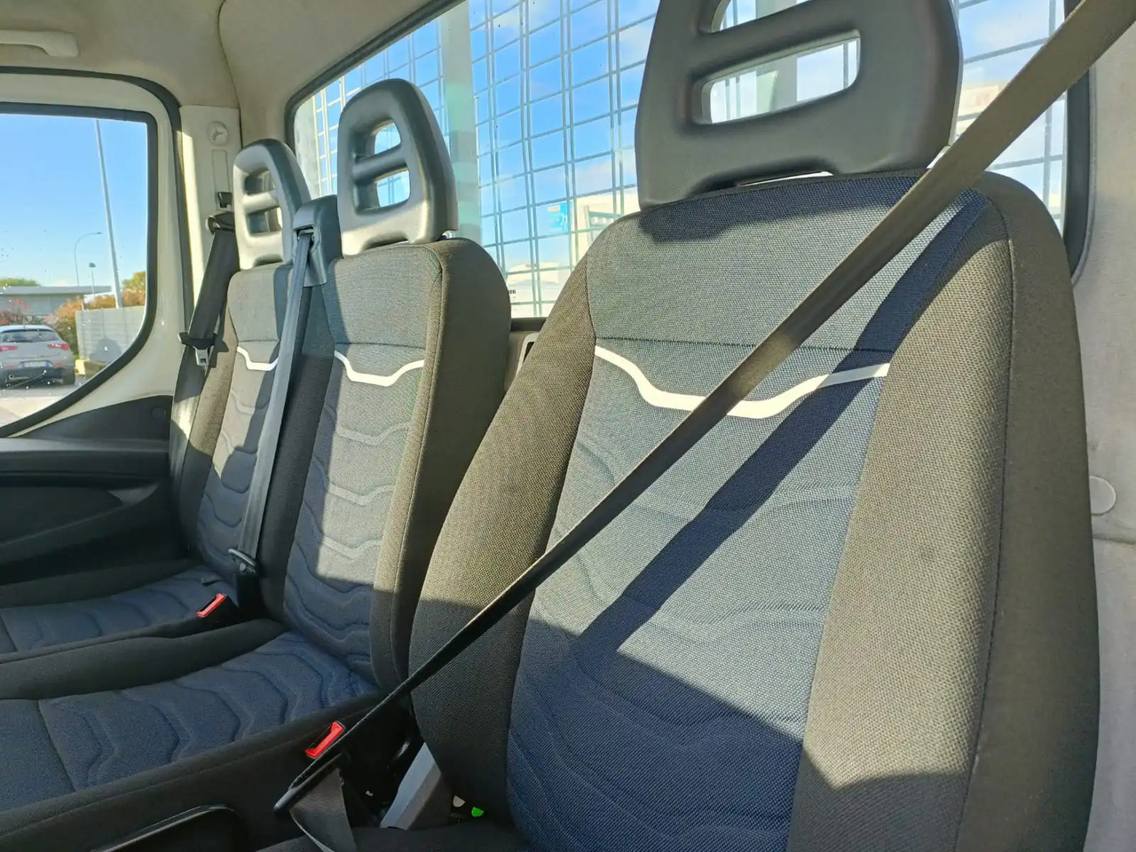 Furgoneta basculante IVECO DAILY 35C14: foto 15