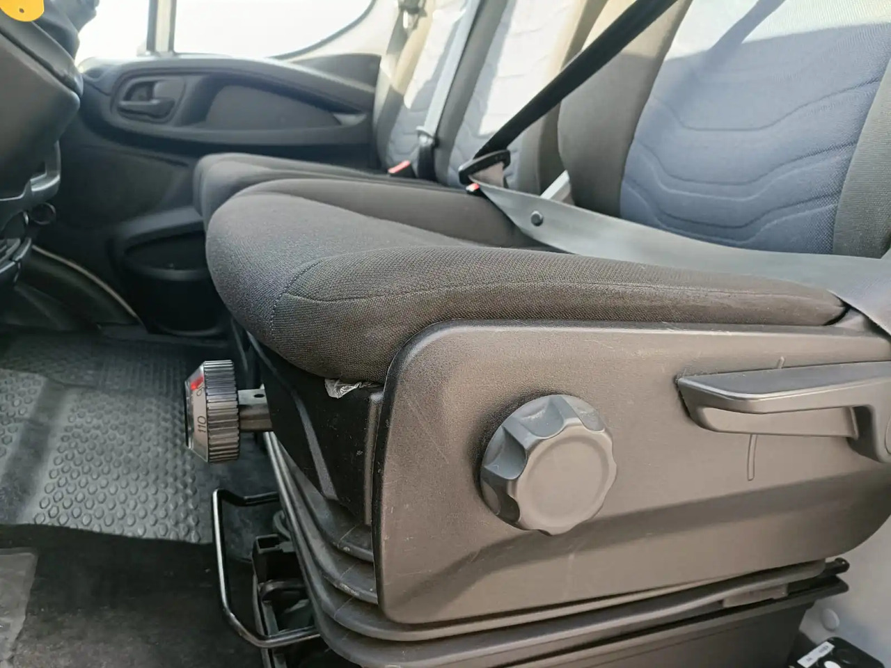 Furgoneta basculante IVECO DAILY 35C14: foto 10