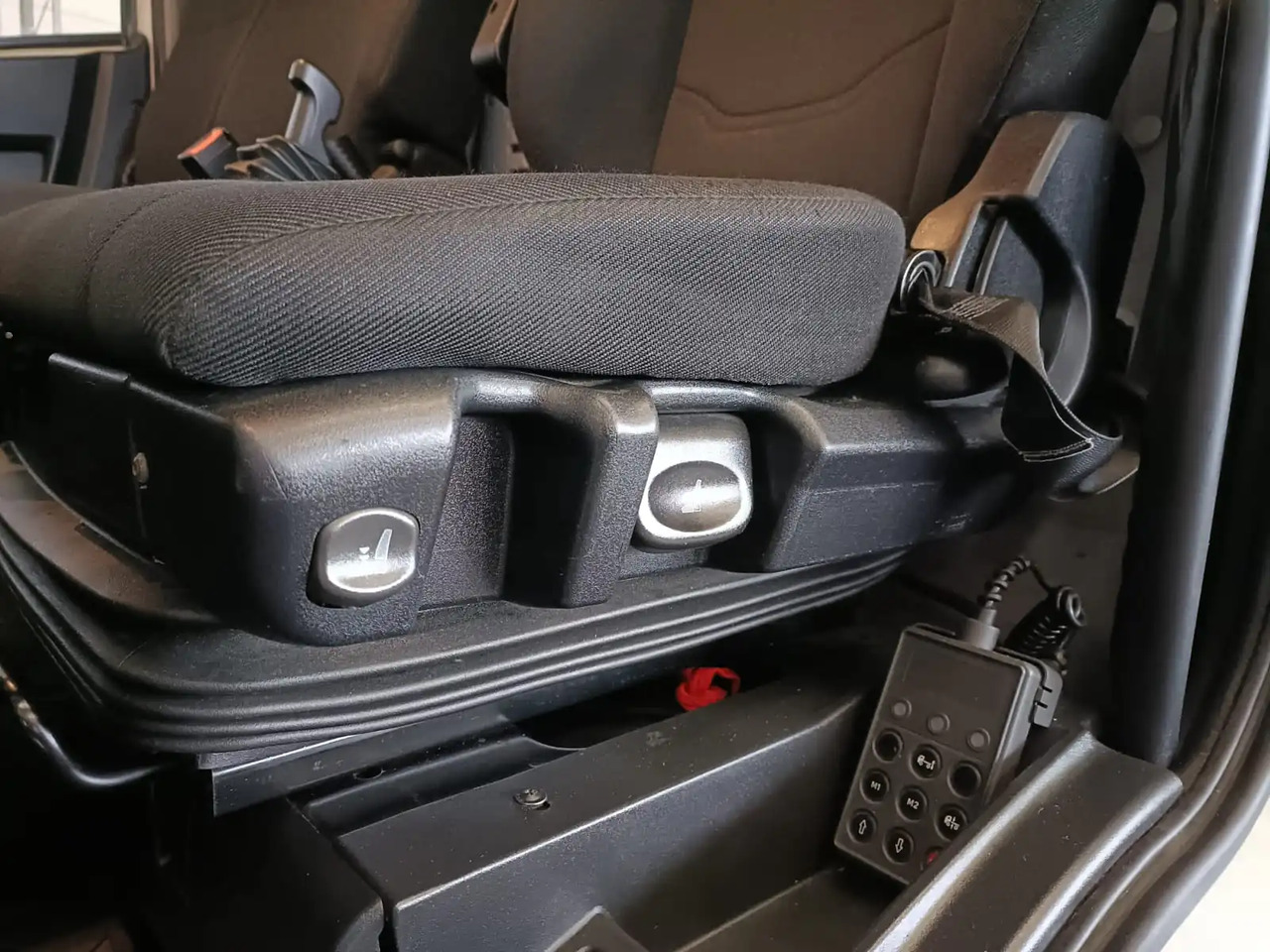 Camión lona IVECO EUROCARGO 120E25P: foto 10