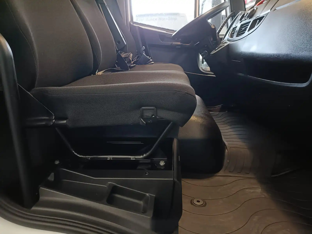 Camión lona IVECO EUROCARGO 120E25P: foto 9