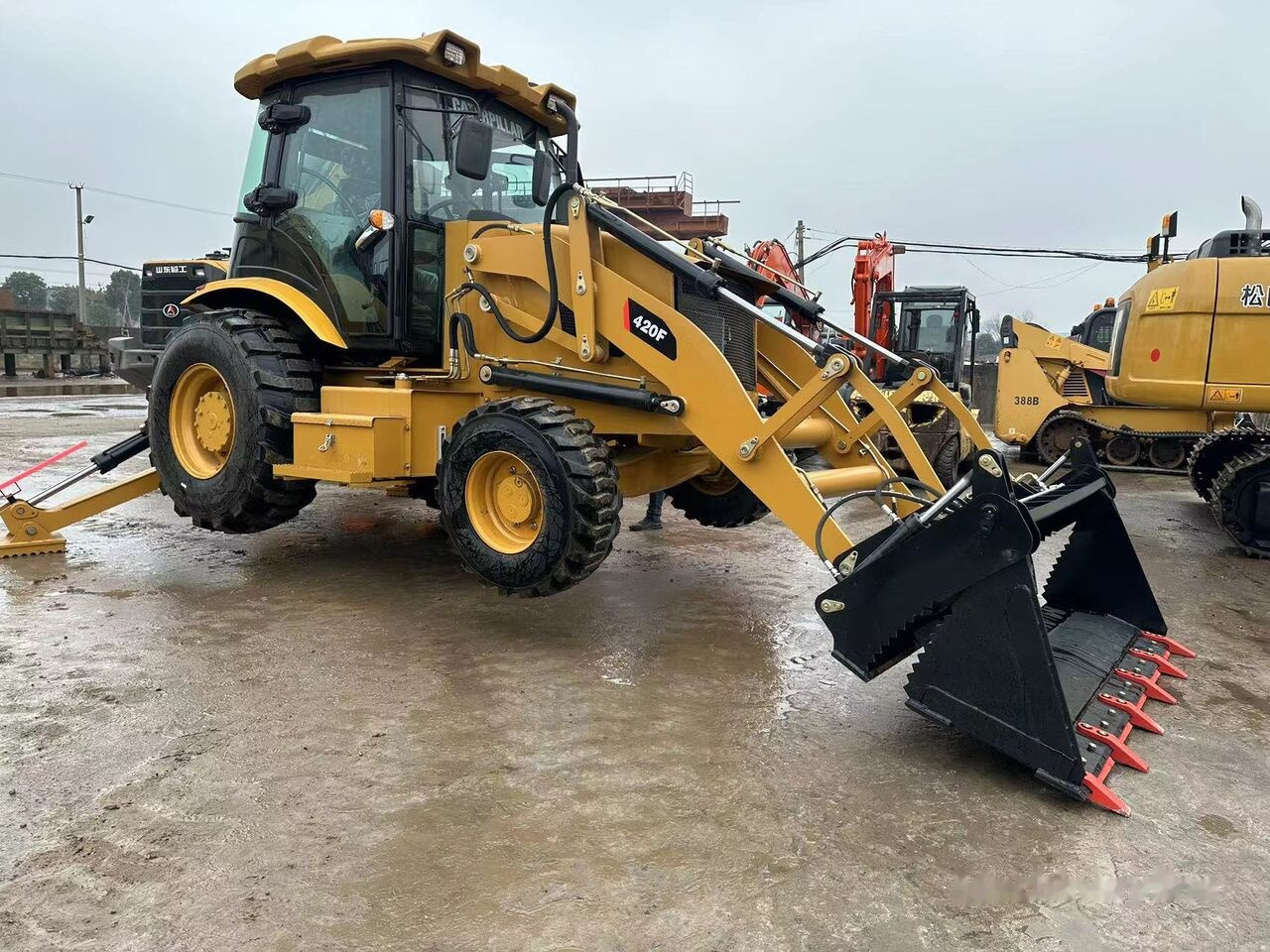 Caterpillar 420F - Retroexcavadora: foto 1 Caterpillar 420F - Retroexcavadora: foto 1