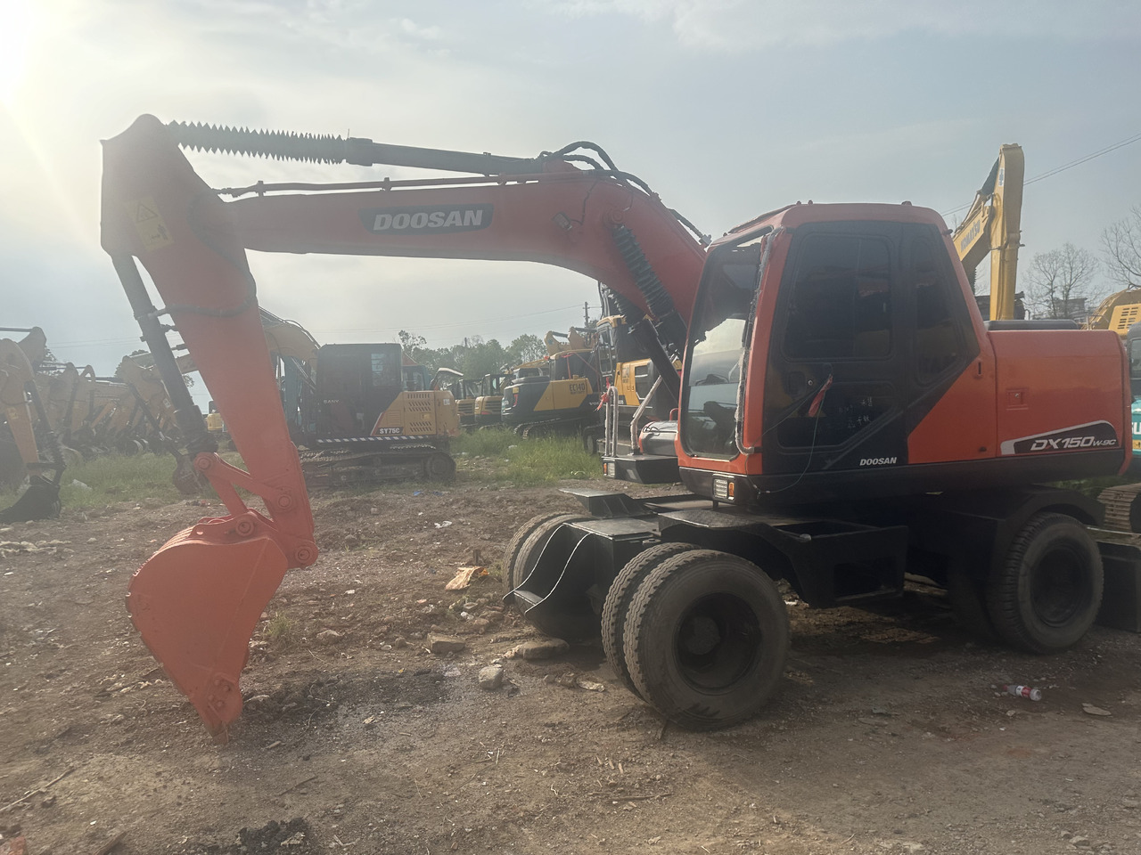 Doosan DX150W-9C - Excavadora de ruedas: foto 1 Doosan DX150W-9C - Excavadora de ruedas: foto 1