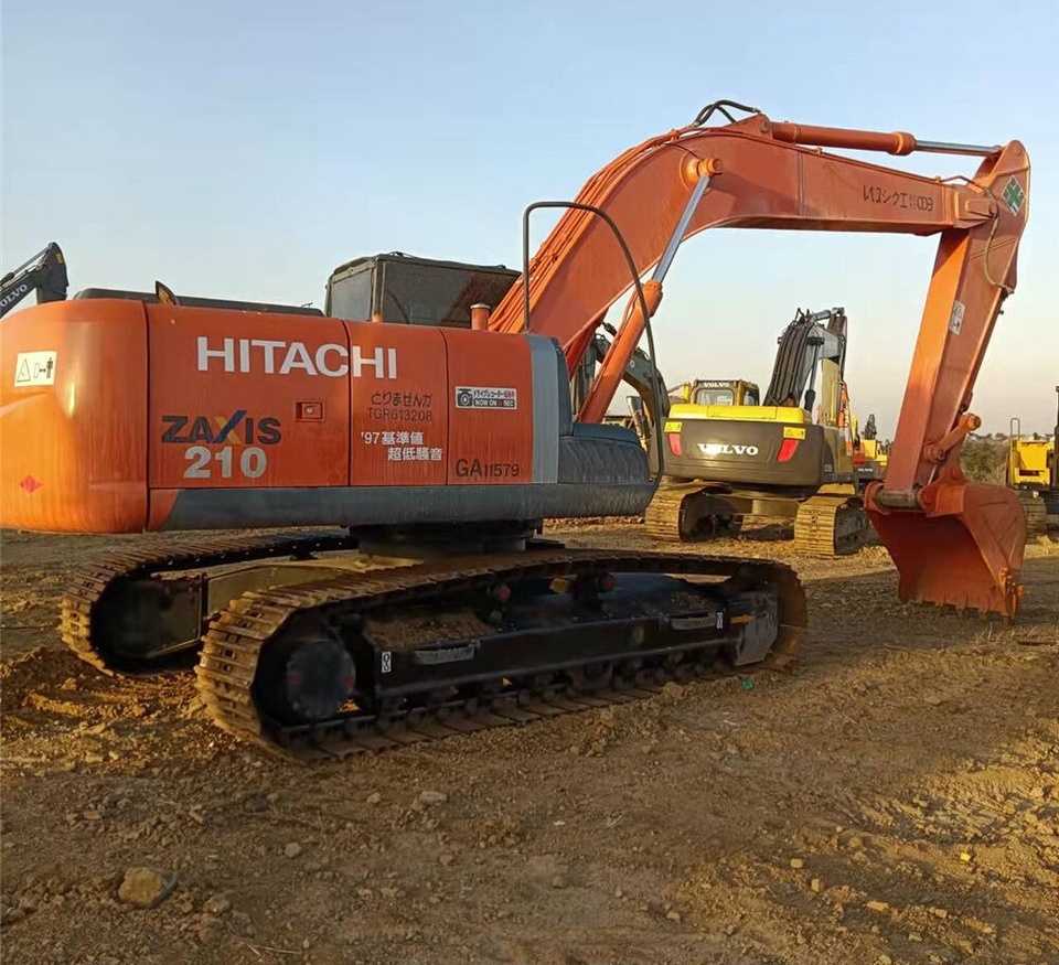 Hitachi 210-3 - Excavadora de cadenas: foto 4 Hitachi 210-3 - Excavadora de cadenas: foto 4
