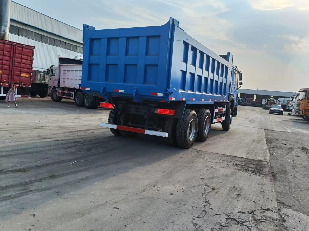 Howo New - Camión volquete: foto 4 Howo New - Camión volquete: foto 4