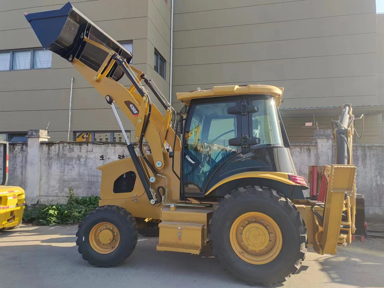 CATERPILLAR 420F - Retroexcavadora: foto 1 CATERPILLAR 420F - Retroexcavadora: foto 1