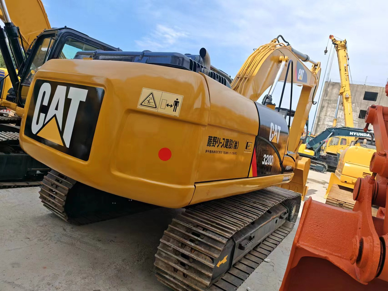 CATERPILLAR CAT 320D2 - Excavadora de cadenas: foto 2 CATERPILLAR CAT 320D2 - Excavadora de cadenas: foto 2