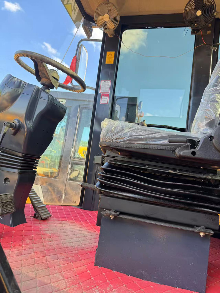 CATERPILLAR CS683E - Apisonadora de asfalto: foto 4 CATERPILLAR CS683E - Apisonadora de asfalto: foto 4