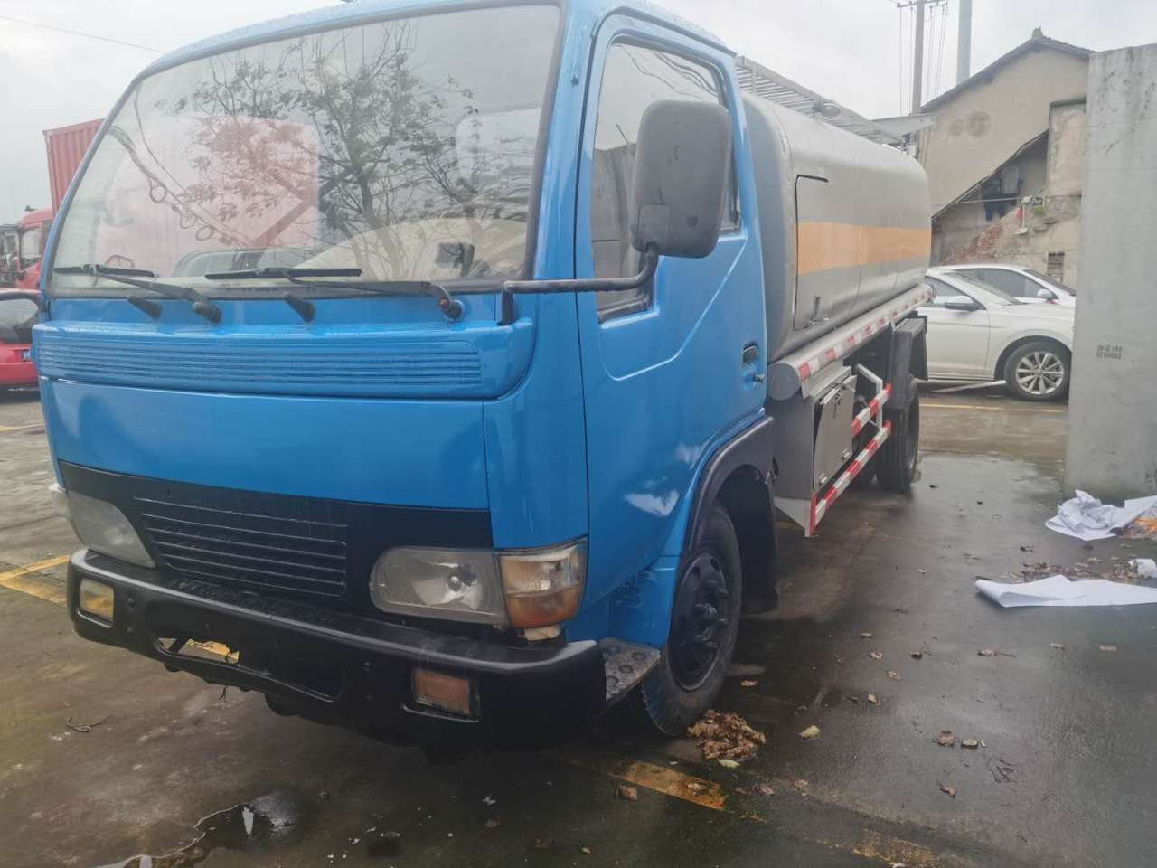 DONGFENG 6ton - Camión cisterna: foto 2 DONGFENG 6ton - Camión cisterna: foto 2