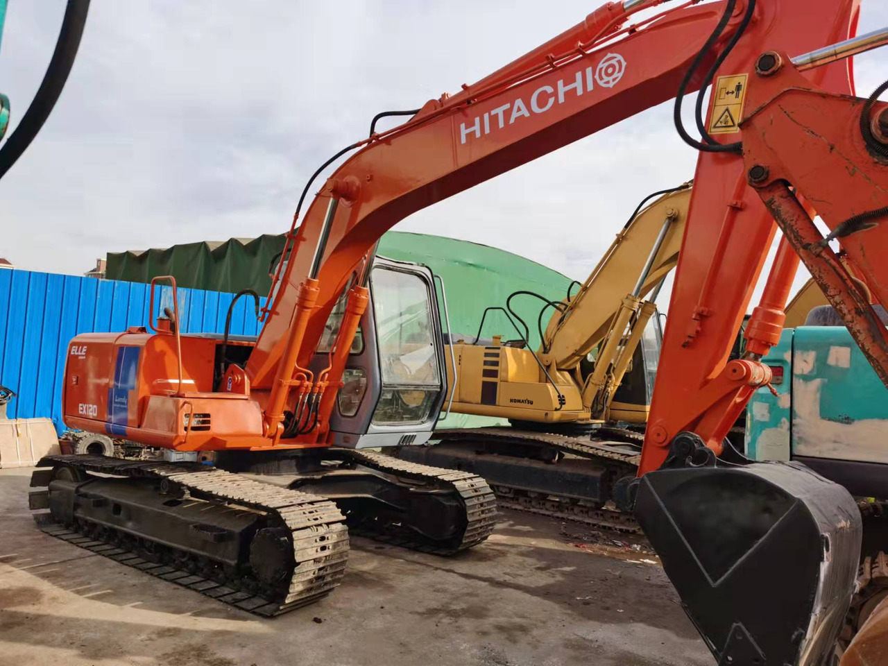 HITACHI EX120-2 - Excavadora de cadenas: foto 1 HITACHI EX120-2 - Excavadora de cadenas: foto 1