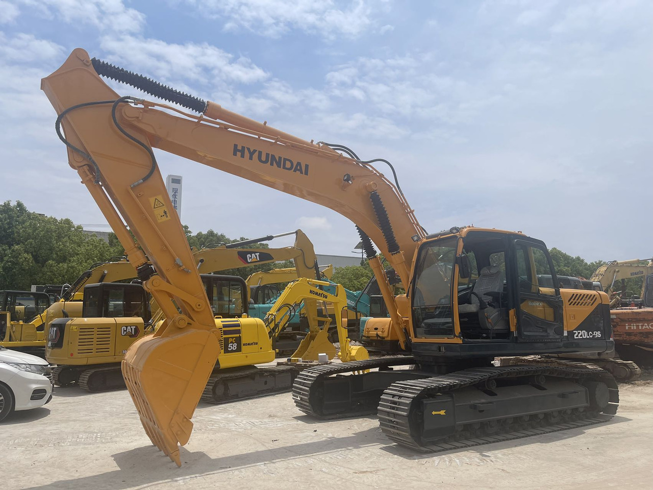 HYUNDAI 220LC-9S - Excavadora de cadenas: foto 1 HYUNDAI 220LC-9S - Excavadora de cadenas: foto 1