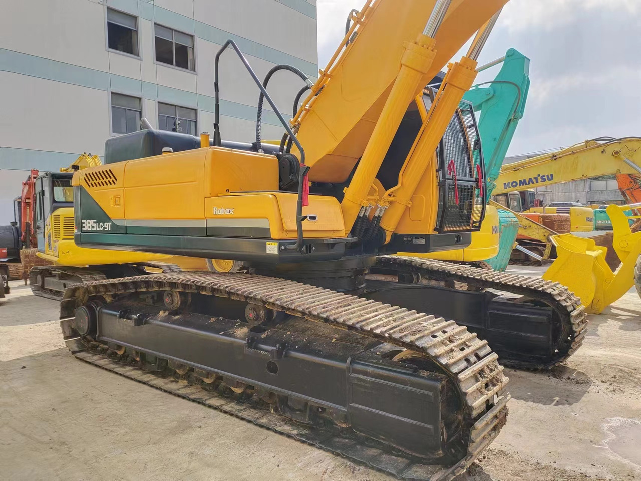 HYUNDAI R385LC-9T R305 R220 - Excavadora de cadenas: foto 4 HYUNDAI R385LC-9T R305 R220 - Excavadora de cadenas: foto 4