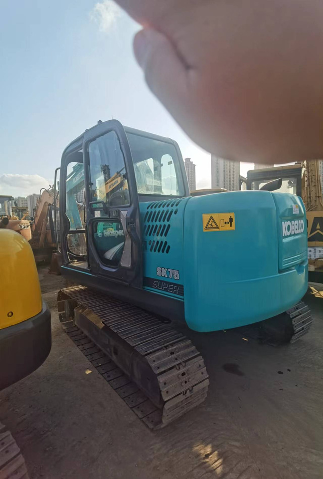 KOBELCO SK75 - Miniexcavadora: foto 4 KOBELCO SK75 - Miniexcavadora: foto 4