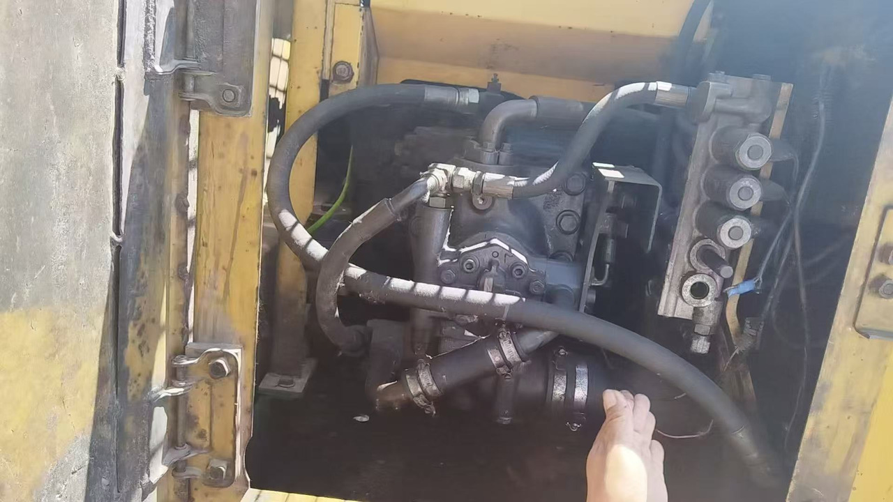 KOMATSU PC120-6 - Excavadora de cadenas: foto 3 KOMATSU PC120-6 - Excavadora de cadenas: foto 3