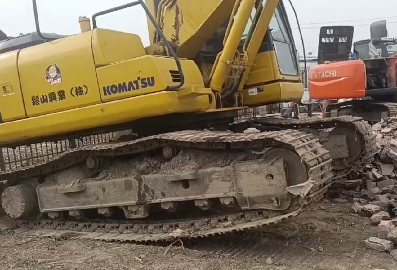 KOMATSU PC200-8N1 - Excavadora de cadenas: foto 2 KOMATSU PC200-8N1 - Excavadora de cadenas: foto 2