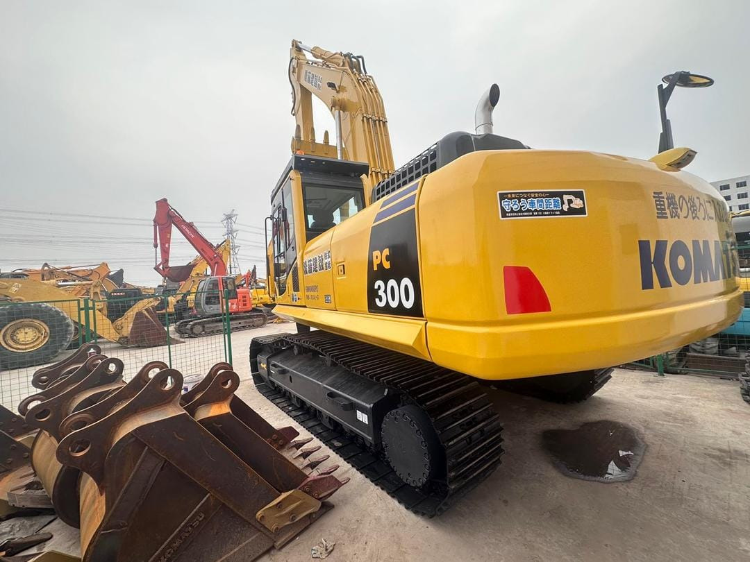 KOMATSU PC300-8 - Excavadora de cadenas: foto 1 KOMATSU PC300-8 - Excavadora de cadenas: foto 1