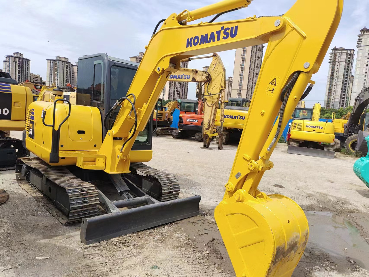 KOMATSU PC56 komatsu mini excavator PC55 PC60 - Miniexcavadora: foto 1 KOMATSU PC56 komatsu mini excavator PC55 PC60 - Miniexcavadora: foto 1