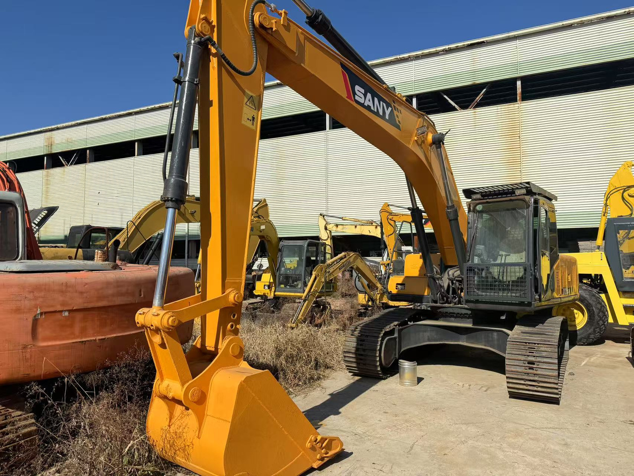 SANY SY215C - Excavadora de cadenas: foto 1 SANY SY215C - Excavadora de cadenas: foto 1