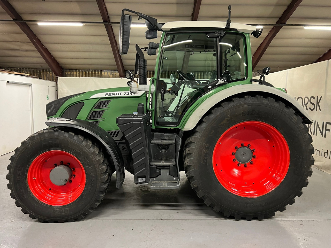 Fendt 724 Vario - Tractor: foto 1 Fendt 724 Vario - Tractor: foto 1