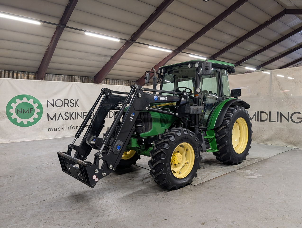 John Deere 5720 - Tractor: foto 1 John Deere 5720 - Tractor: foto 1