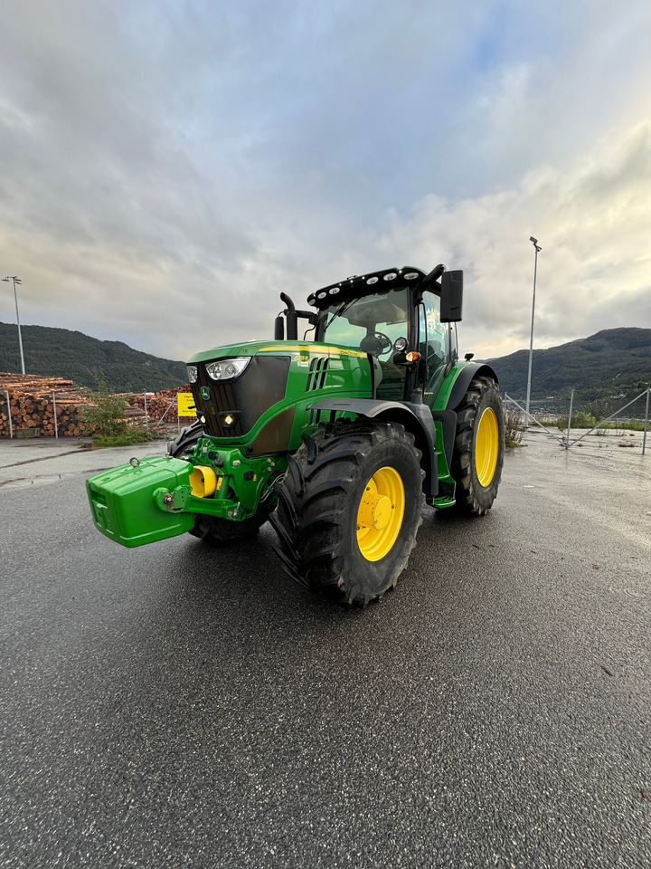 John Deere 6215R - Tractor: foto 2 John Deere 6215R - Tractor: foto 2