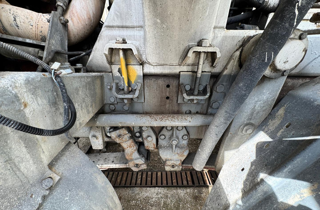 Camión hormigonera con bomba Betonpompa 28MT CIFA ASTRA HD84.38: foto 12 Camión hormigonera con bomba Betonpompa 28MT CIFA ASTRA HD84.38: foto 12