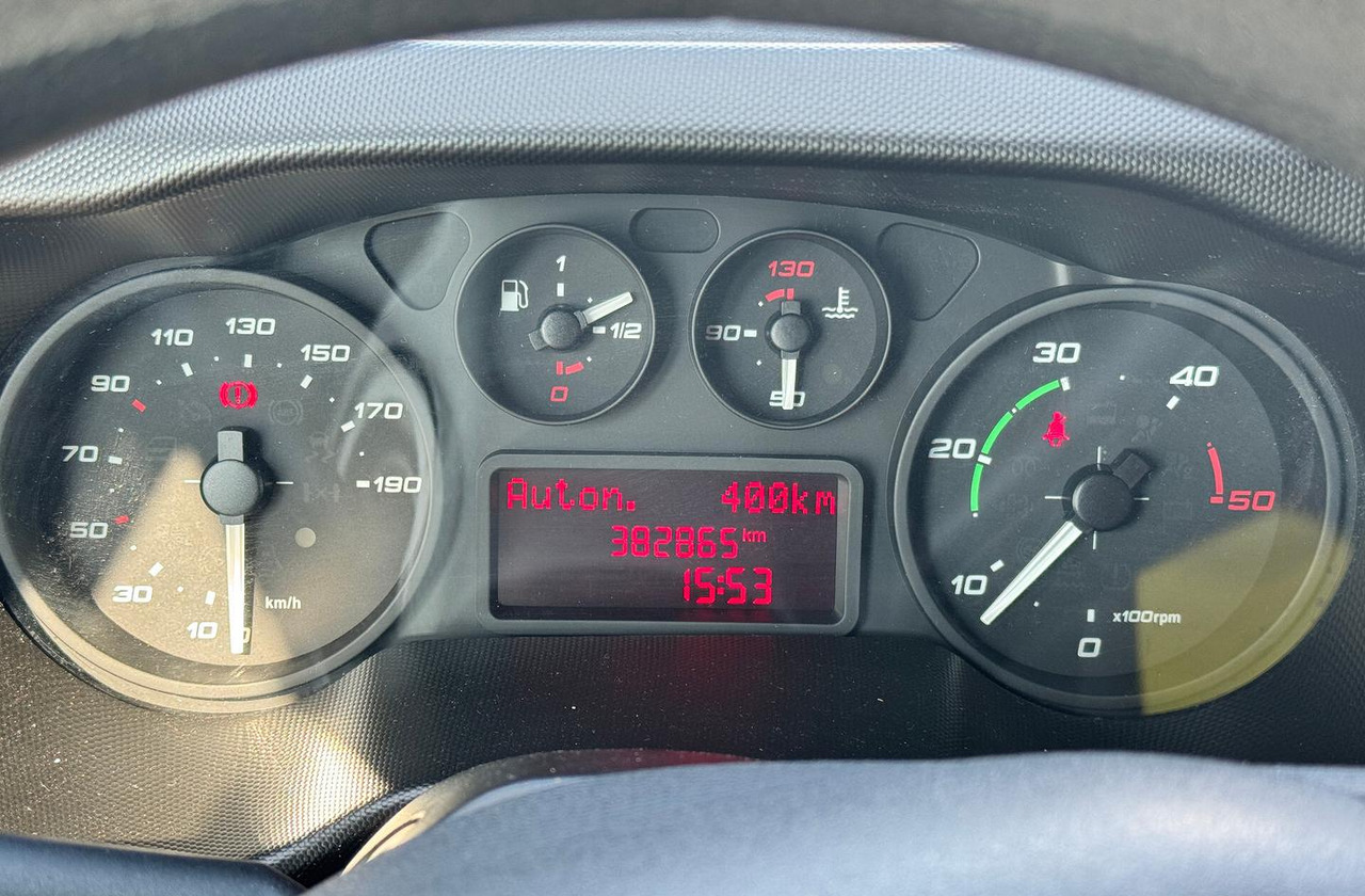 IVECO DAILY 35S15 - FRIGO FRC - PATENTE B - Furgoneta frigorifica: foto 5 IVECO DAILY 35S15 - FRIGO FRC - PATENTE B - Furgoneta frigorifica: foto 5